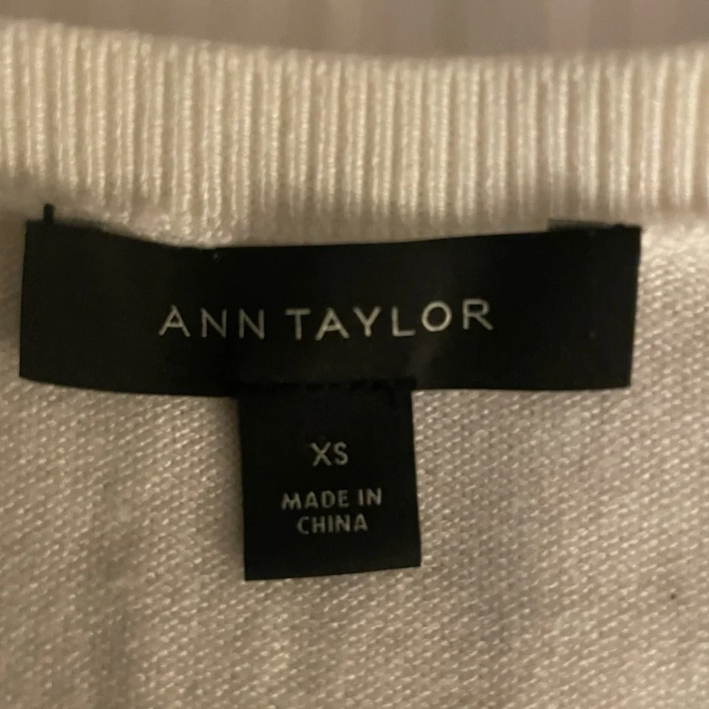 Ann Taylor Crew Neck Sweater Ivory/White Long Sleeve Lightweight